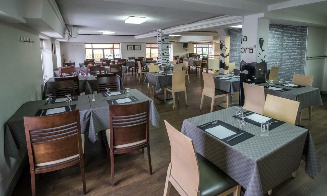 Pension Oasis Zamora Bagian luar foto